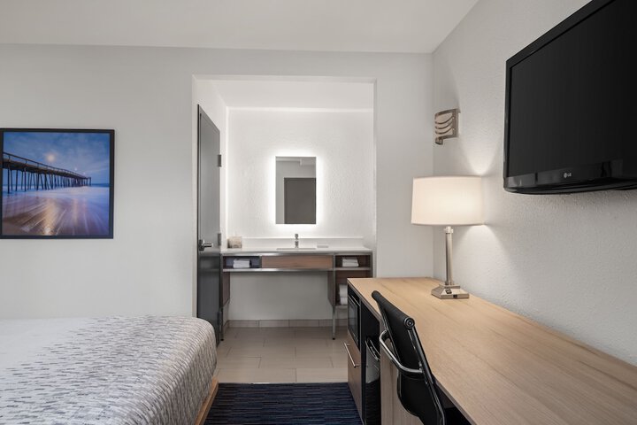 Room 11 of 27