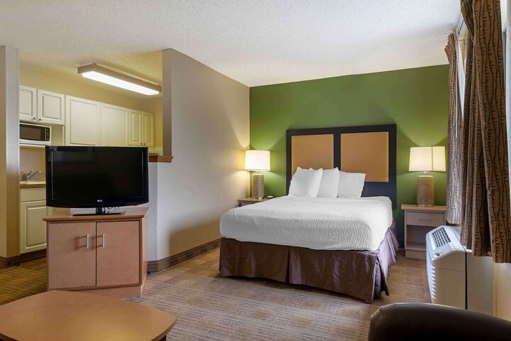 Room 11 of 25