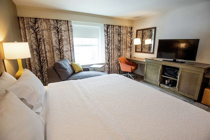 Hampton Inn and Suites Manchester