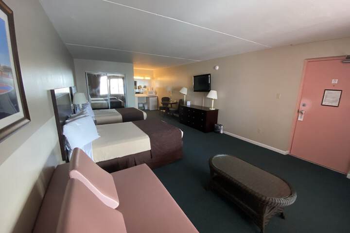 Room 7 of 16
