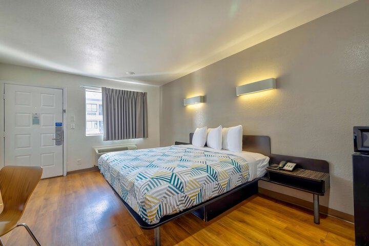 Room 28 of 34