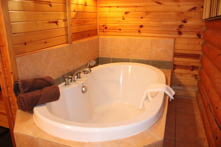 Hot Tub 324 of 374