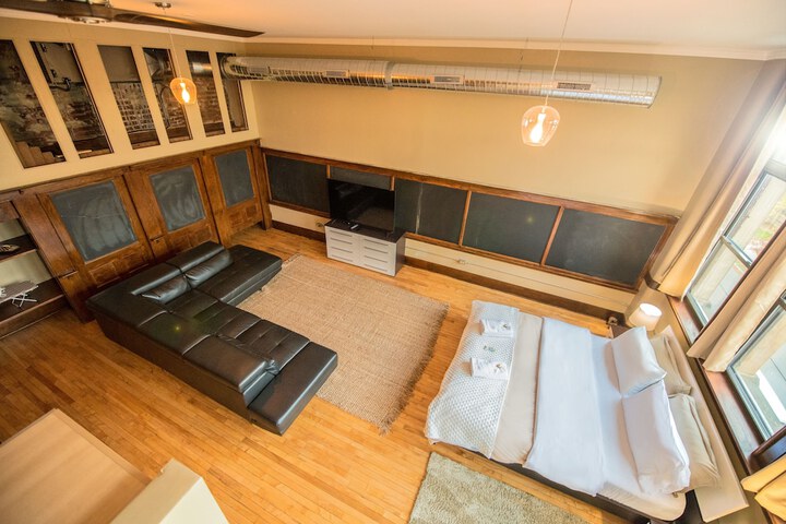 Room 93 of 185