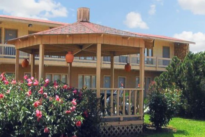 Hotel Exterior 28 of 29