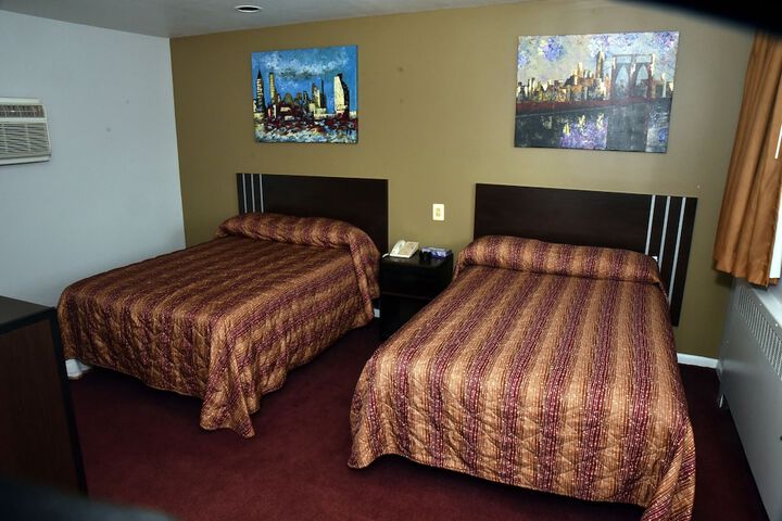Room 9 of 10