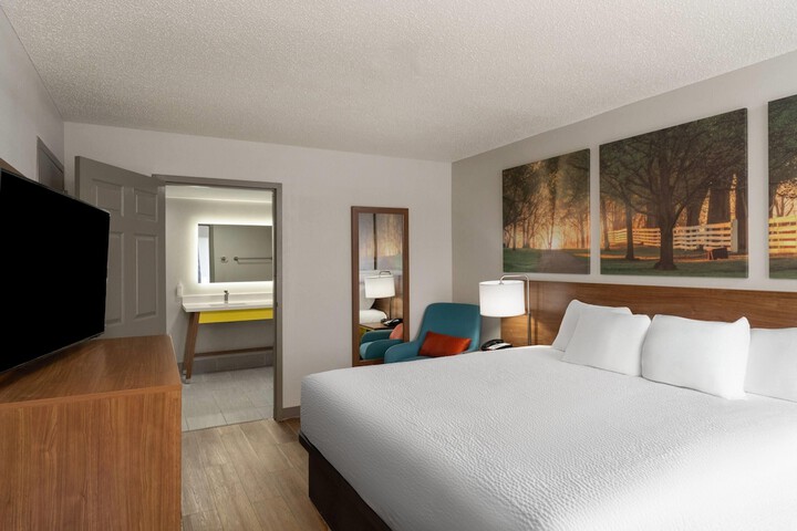 Days Inn by Wyndham Clanton AL