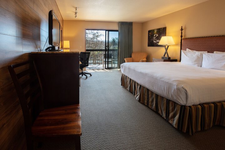 Riverside Inn
