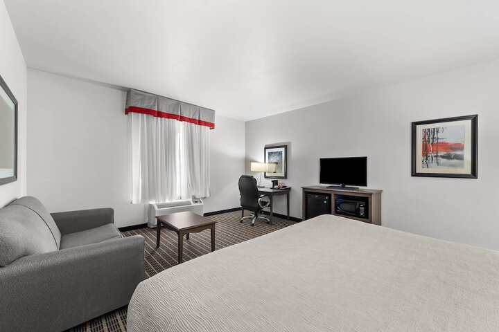 Quality Inn & Suites Pearsall