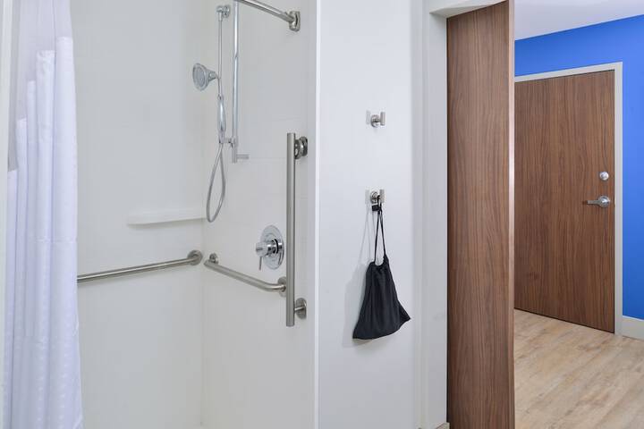 Room 18 of 36