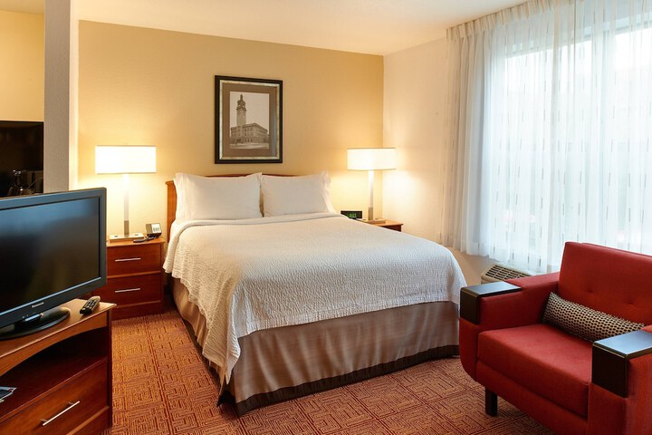 Room 13 of 27