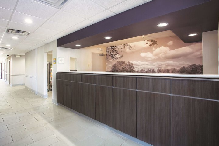 La Quinta Inn & Suites by Wyndham Jackson Airport / Pearl