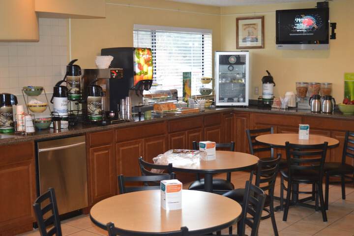 Breakfast/Coffee Service 42 of 60
