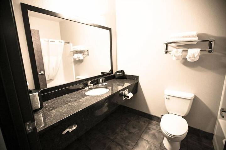 Roosevelt Inn and Suites