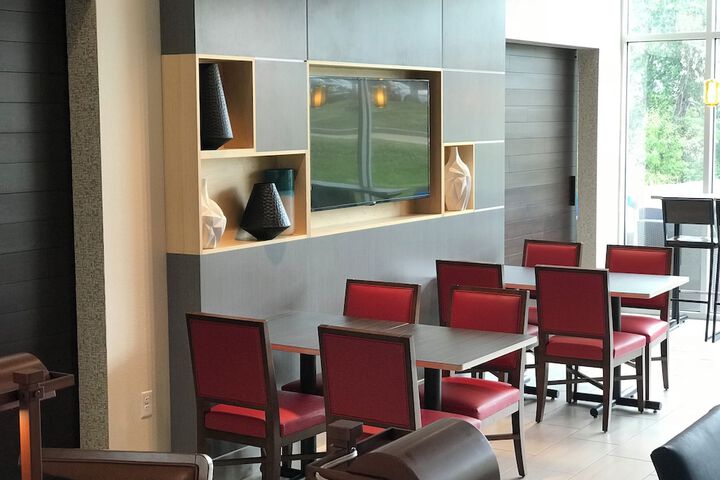 Holiday Inn Express & Suites Hannibal - Medical Center by IHG