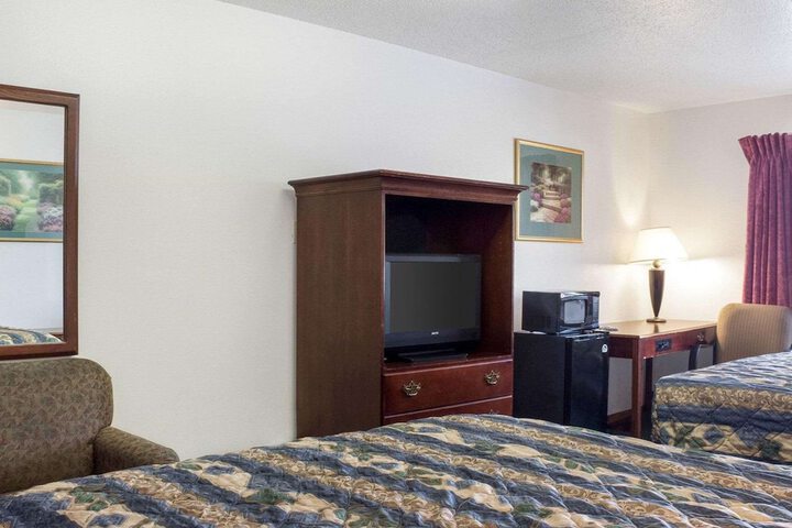 Rodeway Inn West Fargo Main Ave.