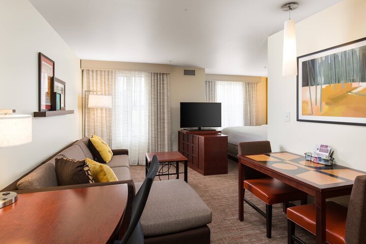 Room 17 of 33