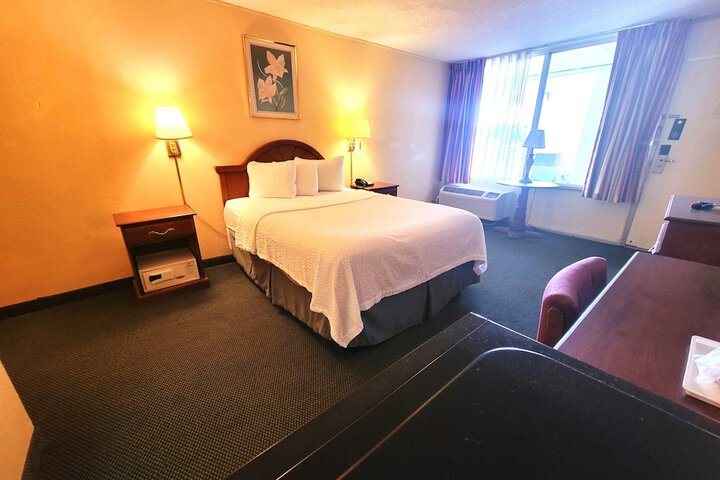 Days Inn by Wyndham Alexandria South