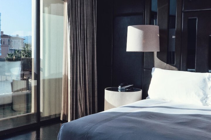 Room 17 of 46
