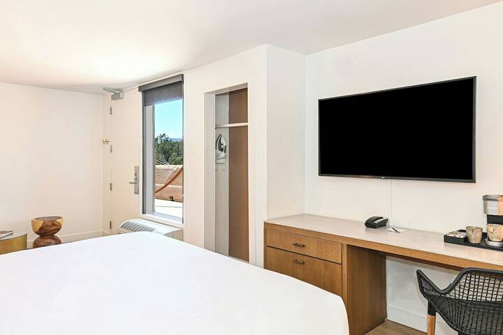 Room 53 of 114