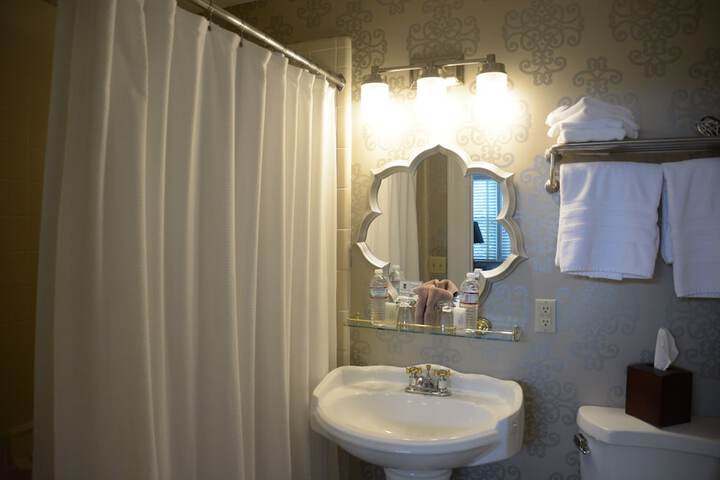 Room 124 of 151
