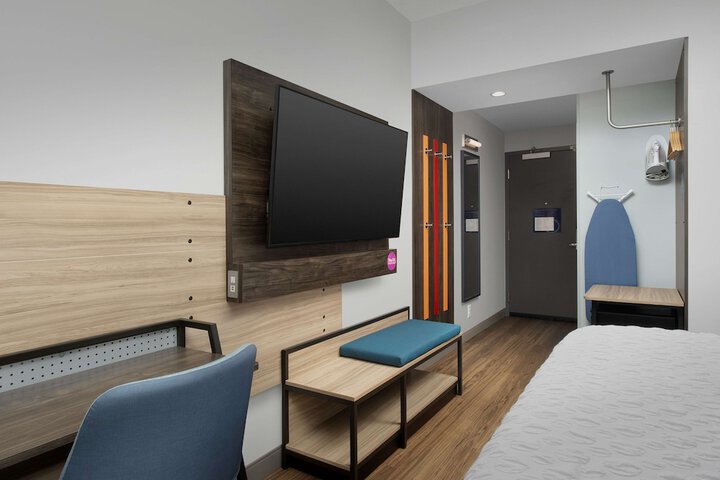 Room 11 of 36