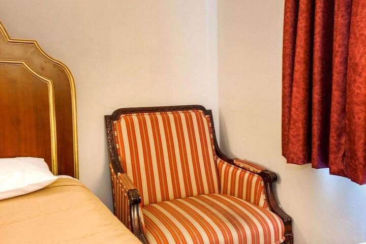 Room 27 of 27