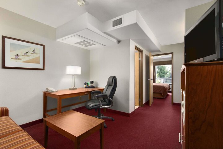 Room 7 of 12