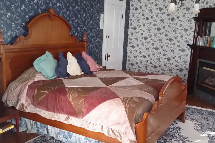 Chestnut Charm Bed & Breakfast