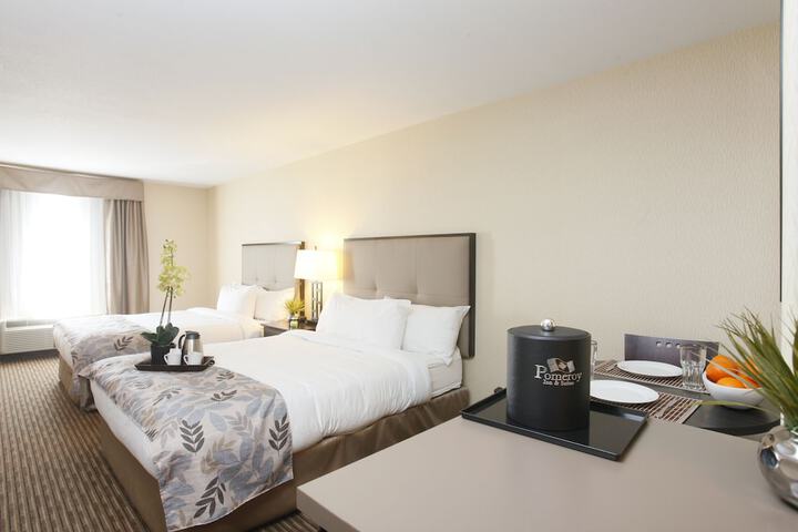 Pomeroy Inn & Suites at Olds