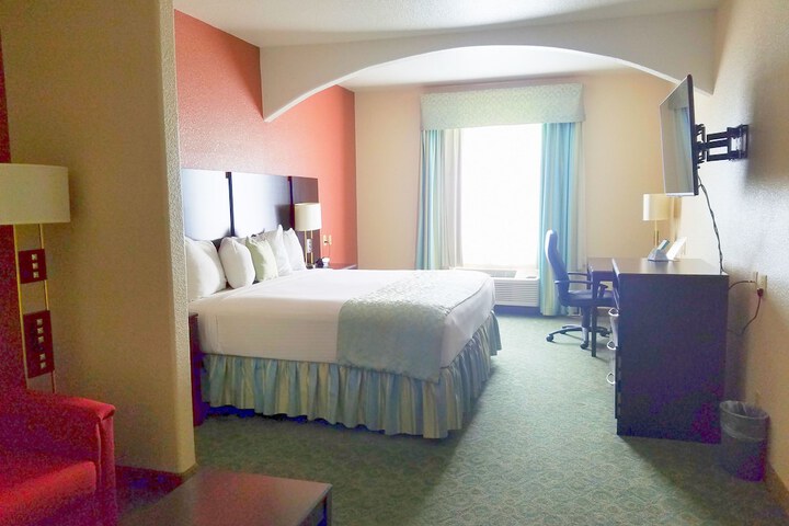 Room 9 of 16