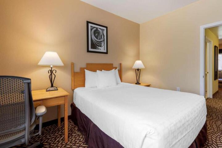 Turquoise Inn and Suites Cortez near Mesa Verde