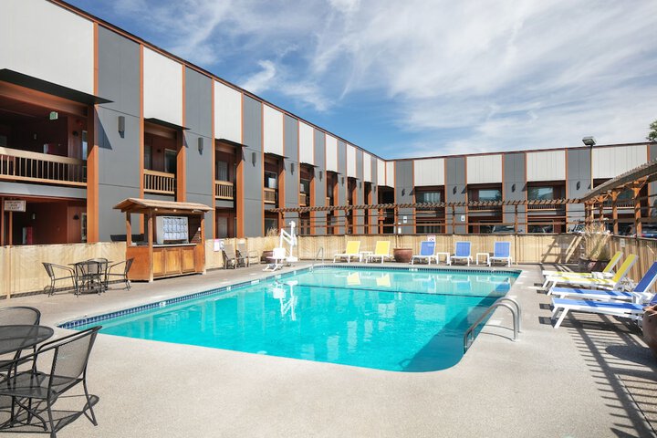 Pool 10 of 77