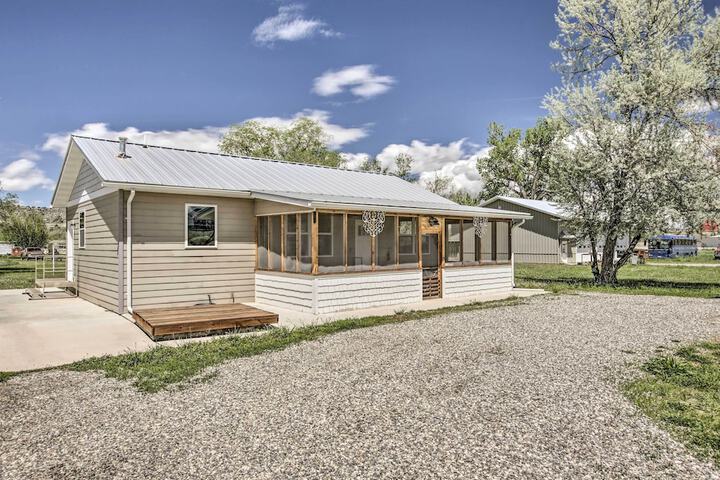 Idyllic Gem: Screened Porch 1 / 2 Mi to River!