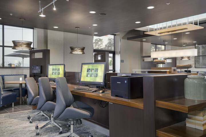 Business Center 47 of 51