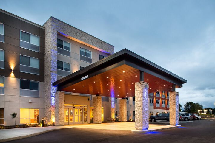 Holiday Inn Express & Suites Terrace by IHG