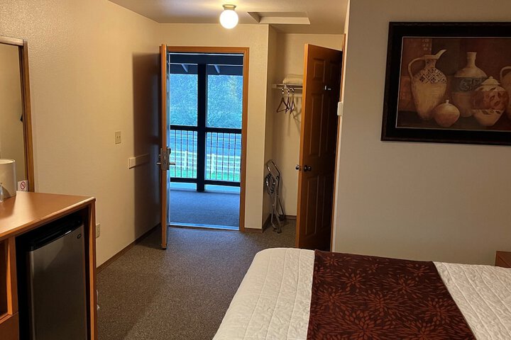Seasons Motel
