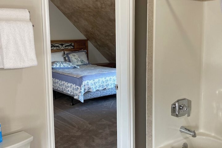 Room 76 of 136