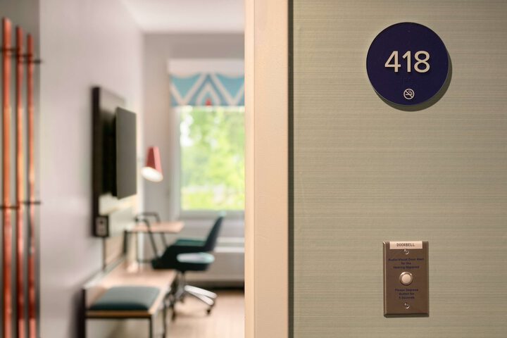 Room 27 of 40