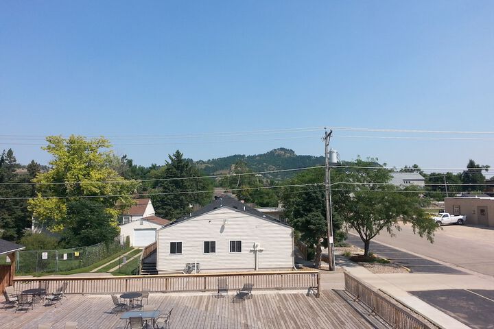 The Crow Peak Lodge