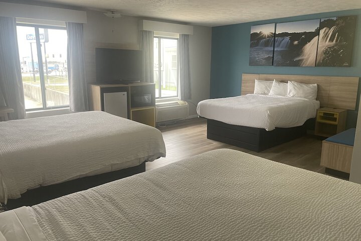 Room 17 of 28