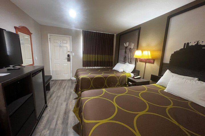 Room 33 of 35
