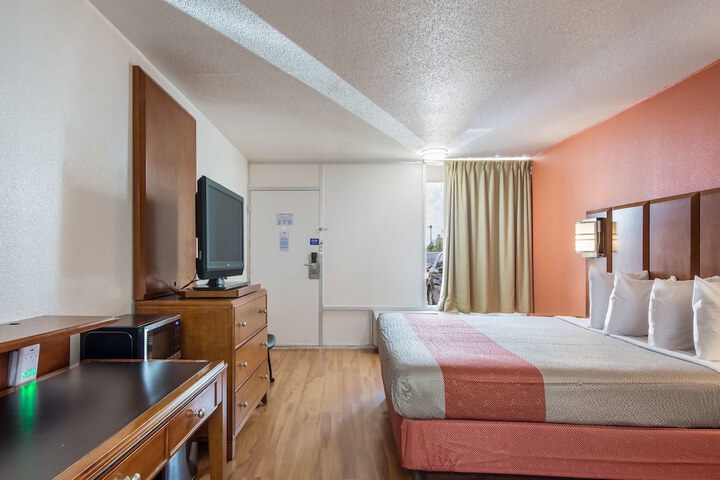Room 34 of 46