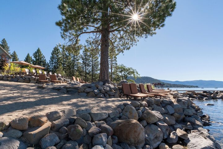 Red Wolf Lakeside Lodge