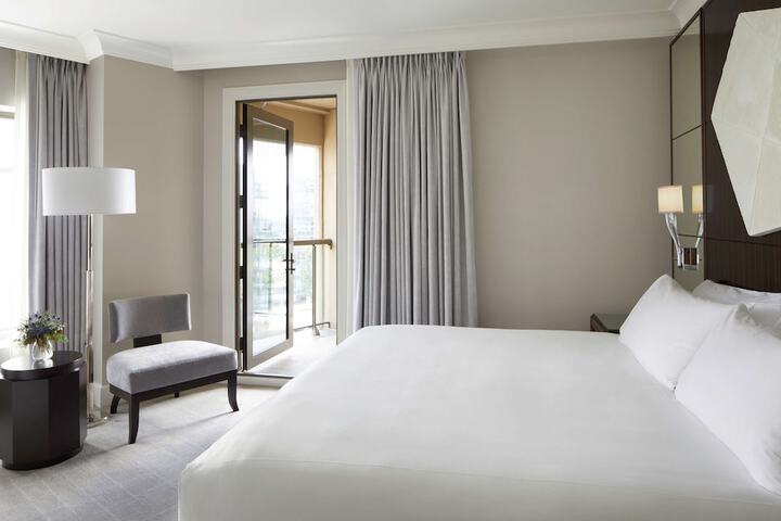 Room 42 of 126