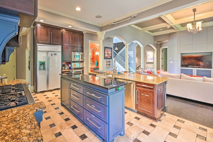 Upscale Family Home w / Dock on Lake Hartwell!