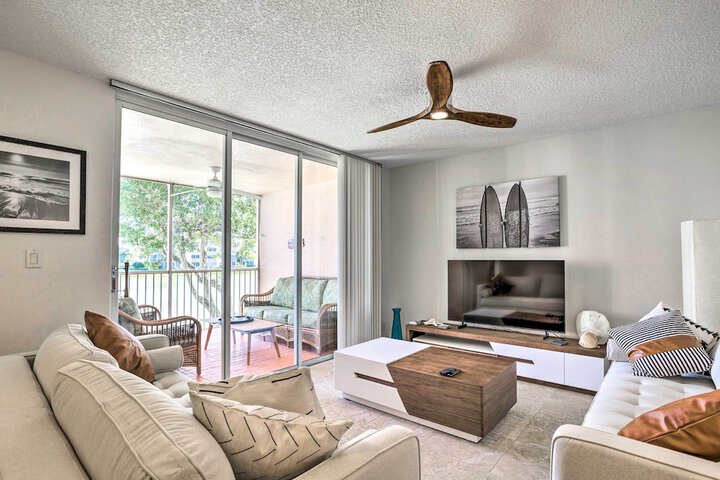 Jupiter Bay Condo w / Pool Half Mile to Beach!