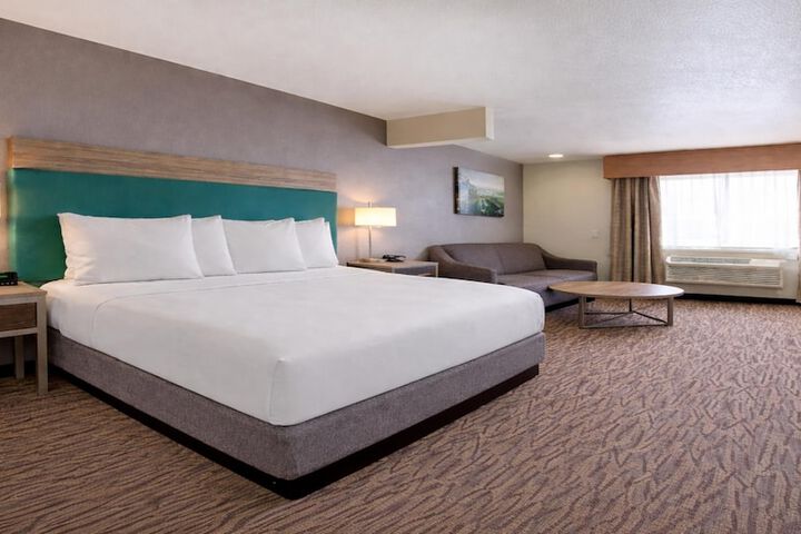 Best Western Plus Peppertree Airport Inn