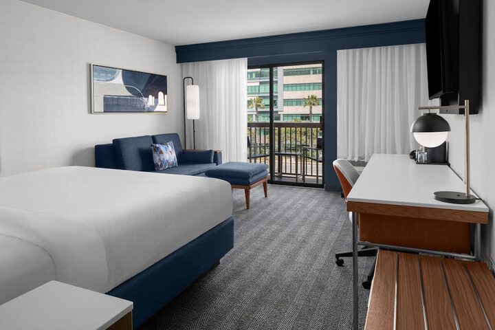 Room 18 of 37