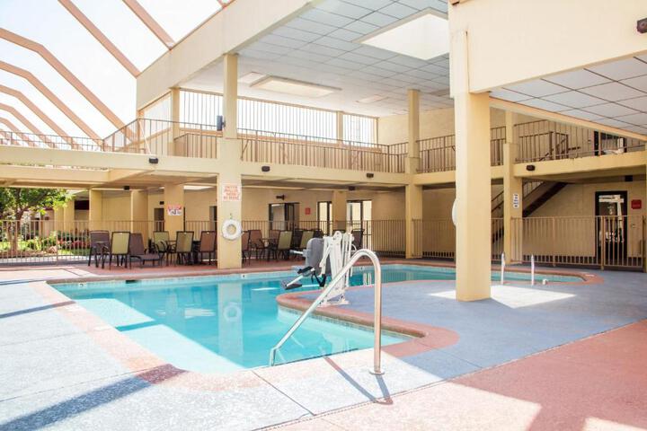 Econo Lodge Broken Arrow