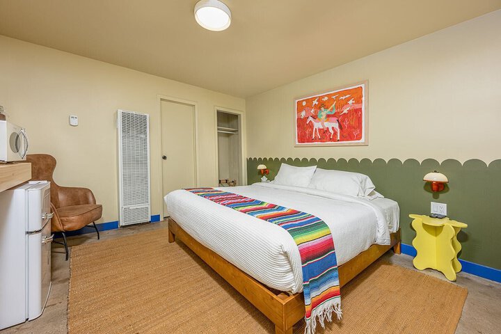 Room 24 of 37